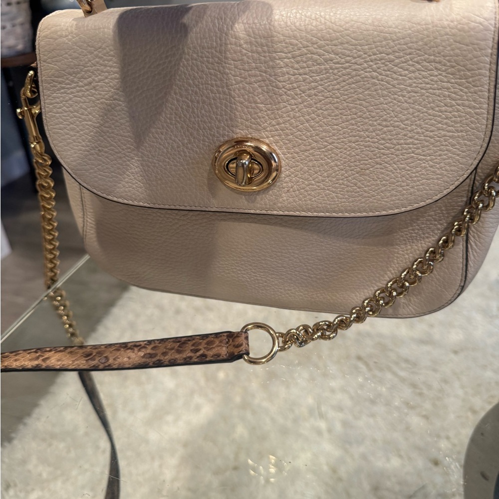 Elegant Cream Leather Shoulder Bag